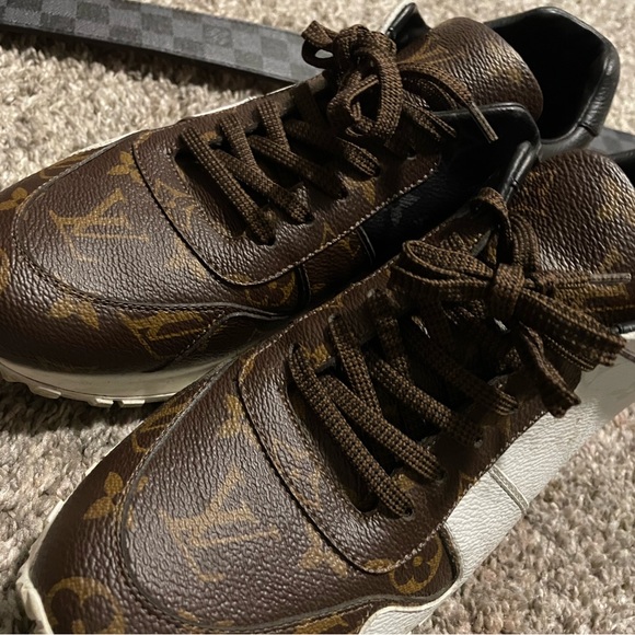 hardly worn size 8 - Picture 3 of 4